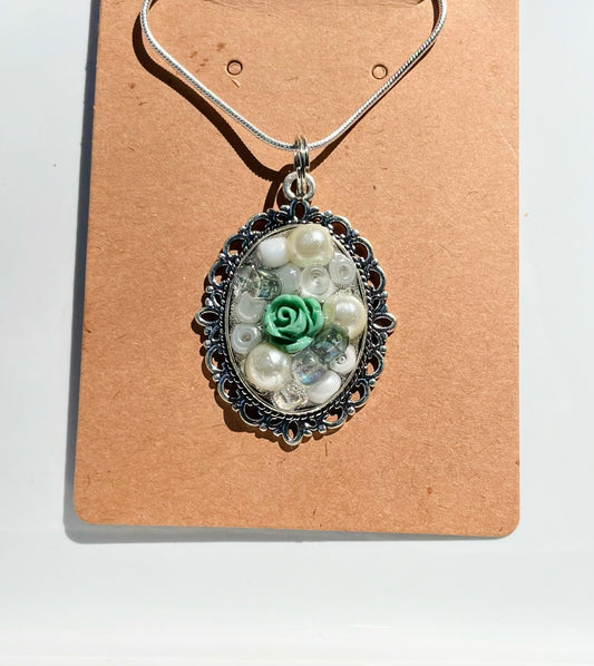 Pearl Pendant Neckless With Green Jade Rose